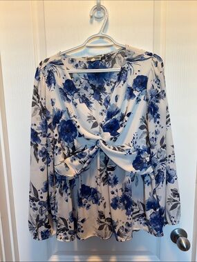 Pleione White and Blue Floral Twist-Front Long Sleeve Blouse